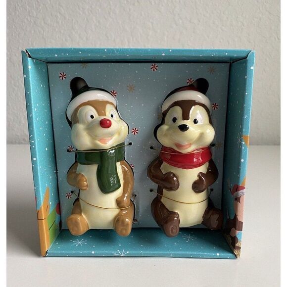 Disney Chip & Dale Scarf Chipmunk Salt & Pepper Shakers Ceramic Christmas NEW - Picture 1 of 10